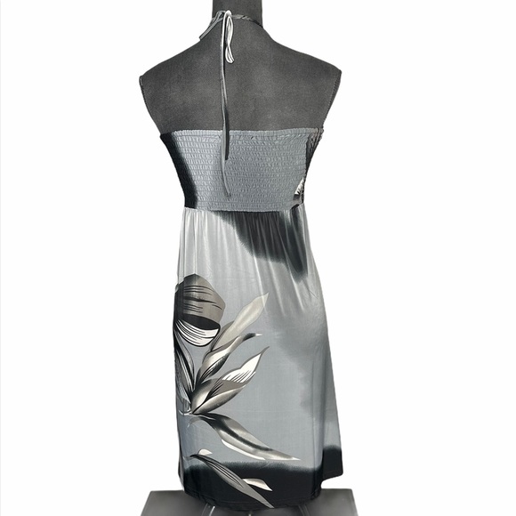 Summer halter dress - Picture 6 of 7